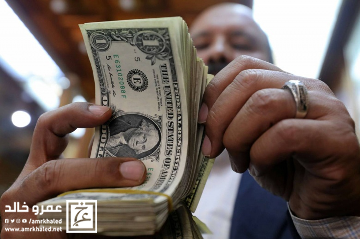 رأيت أن أبي يعطي أموالا في المنام فما معنى هذا