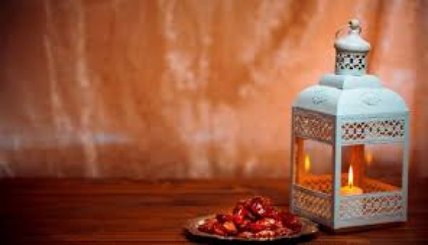 تأخرت في إتمام صيامها عدة سنوات ولا تستطيع إطعامها