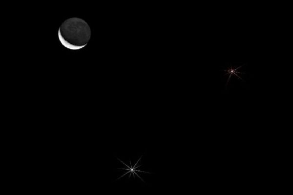 القمر يقترن مع كوكب الزهرة رمز الحب